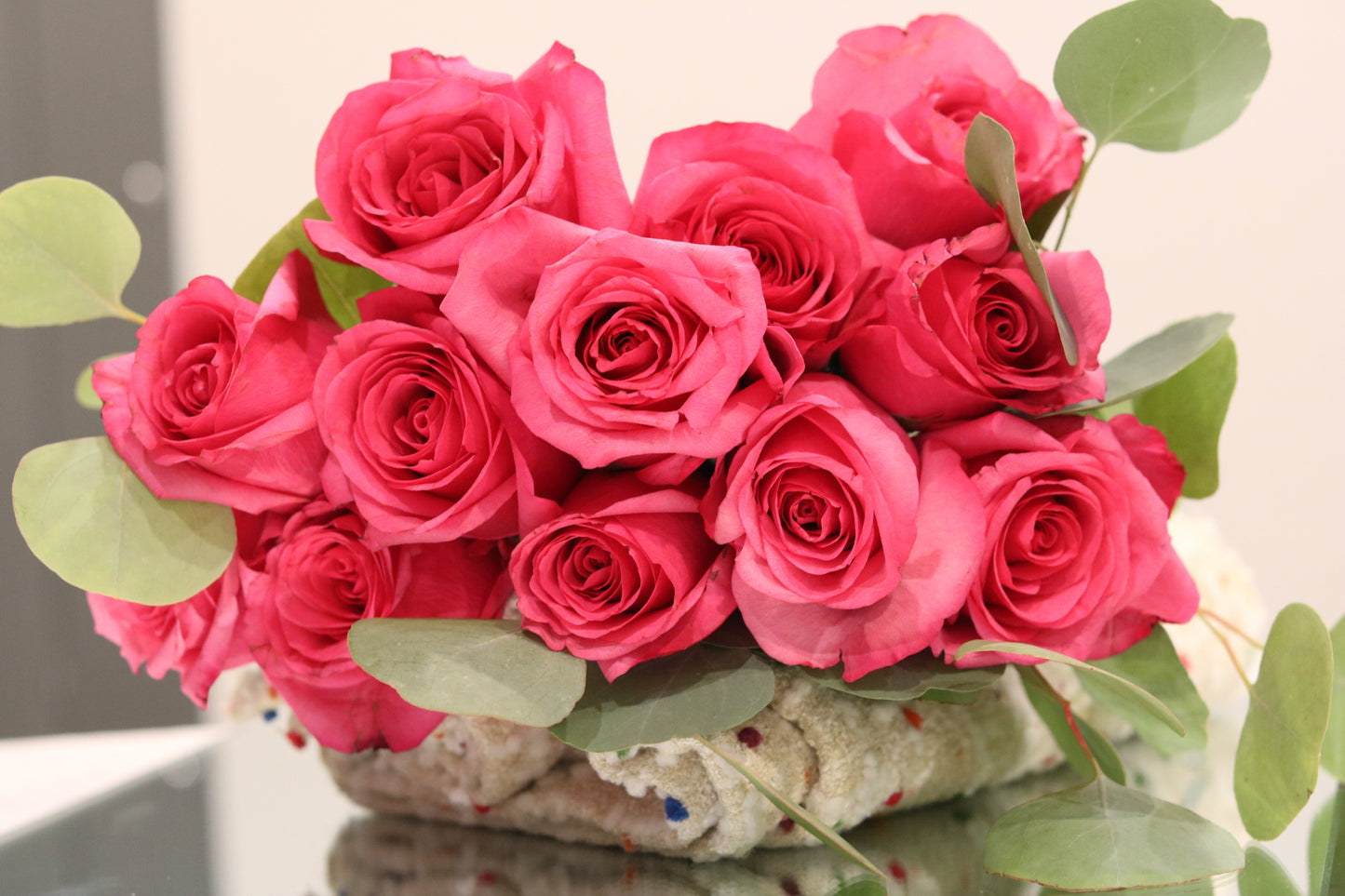 vivid-pink-magenta-roses-bouquet-love