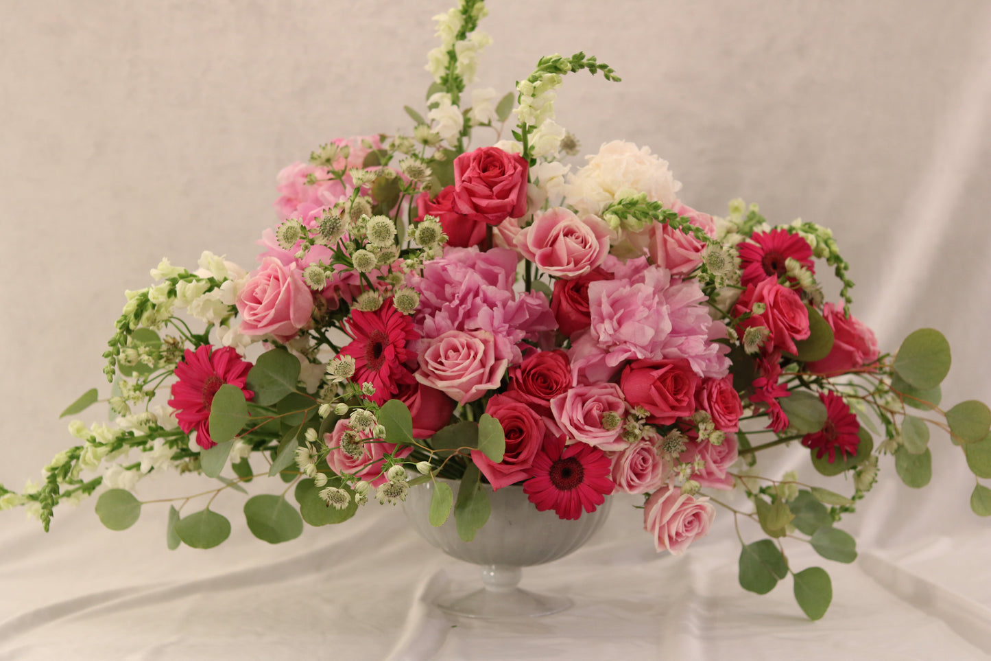 pink-red-green-white-roses-gerberas-compote-large-center-piece