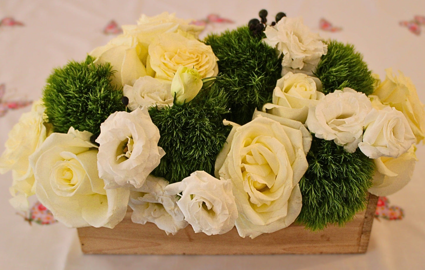white-green-roses-rectangle-flower-arrangement