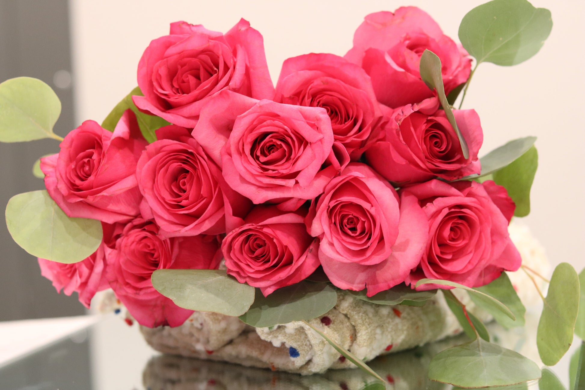 vivid-pink-magenta-roses-bouquet-love